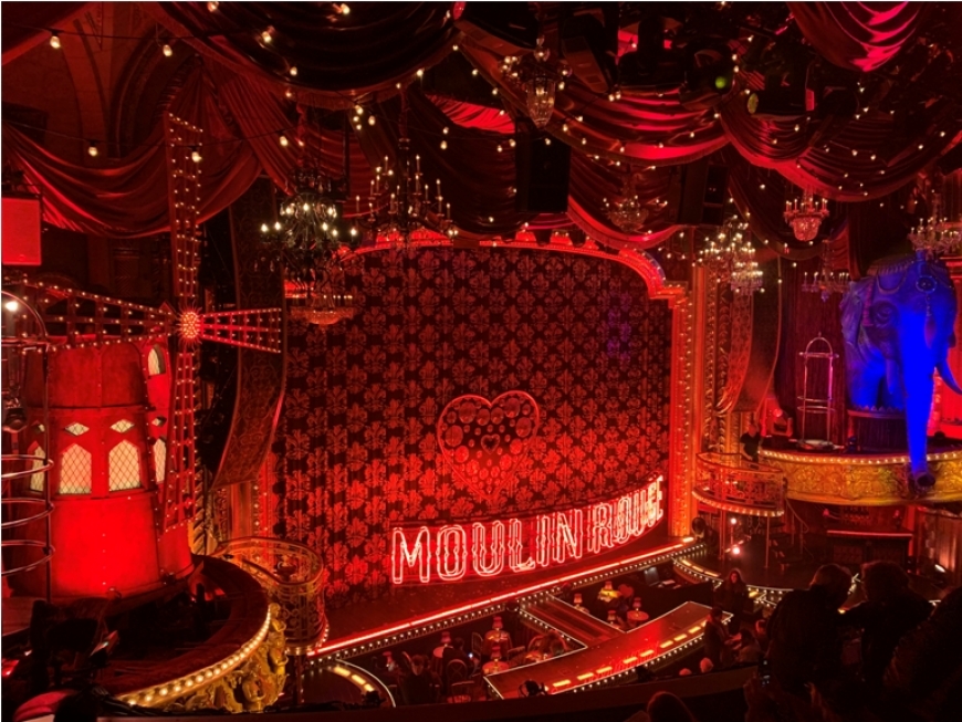 Hirschfeld Theatre‎ acondicionado para Musical Moulin Rouge 